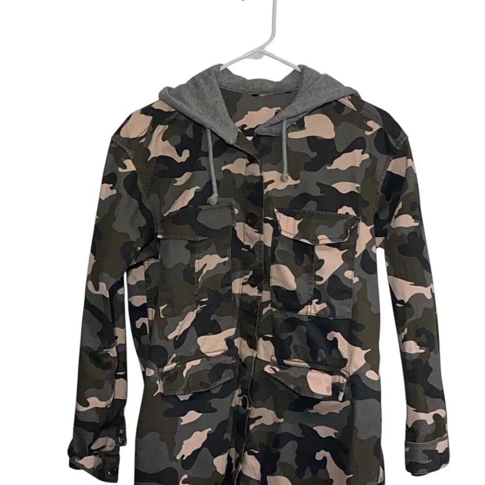 H&M divided camouflage cotton button down hoodie - Picture 6 of 10